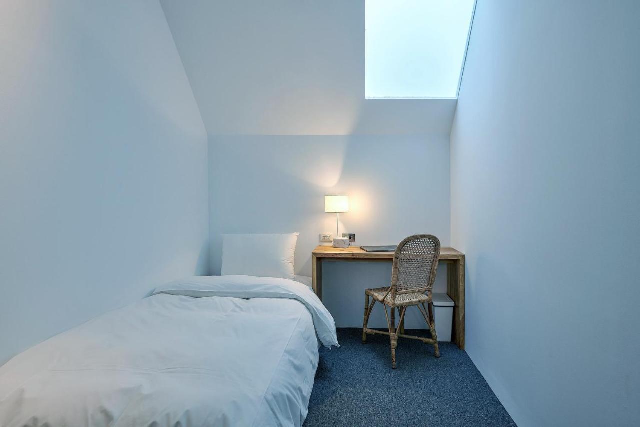Star Hostel Taichung Parklane Екстер'єр фото
