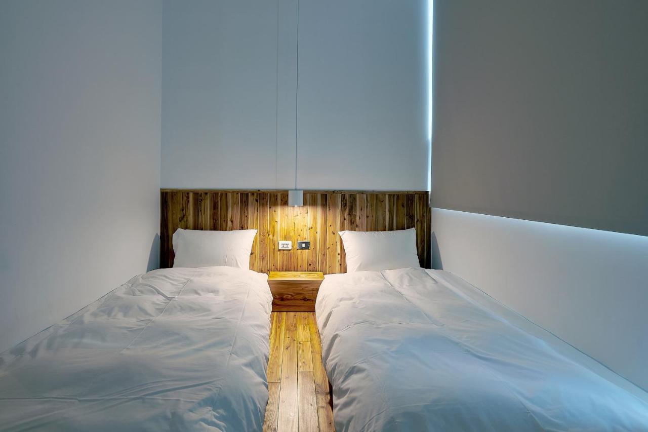 Star Hostel Taichung Parklane Екстер'єр фото