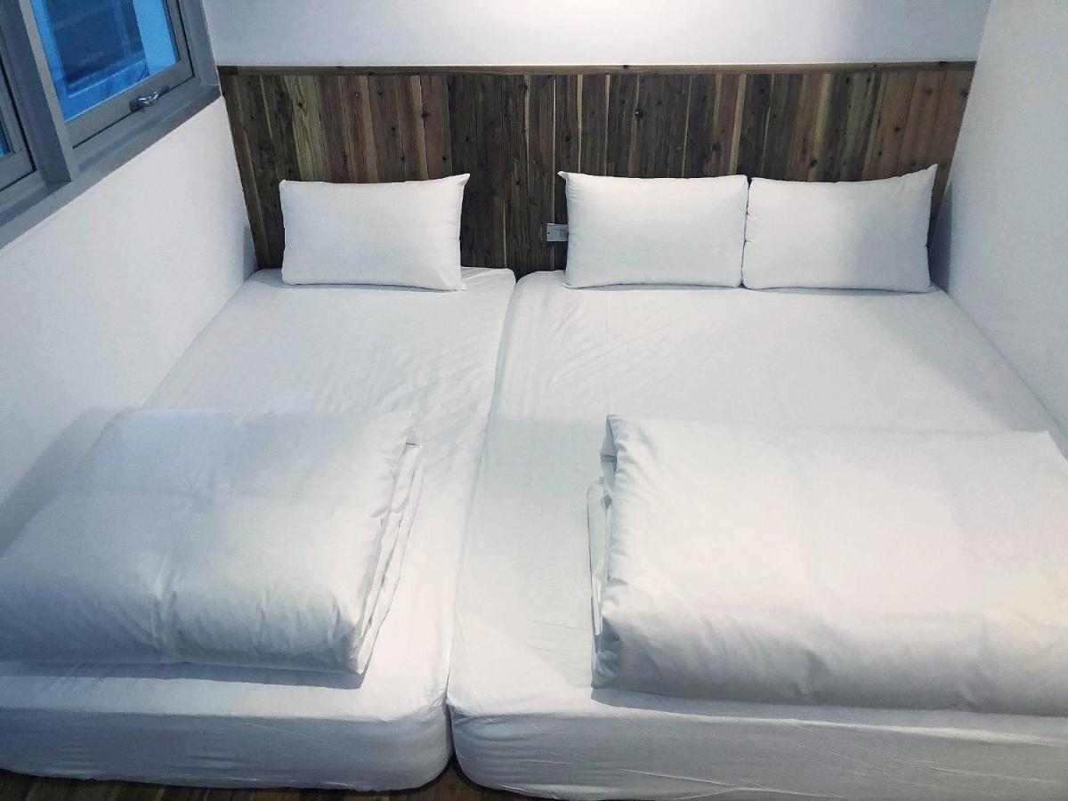 Star Hostel Taichung Parklane Екстер'єр фото