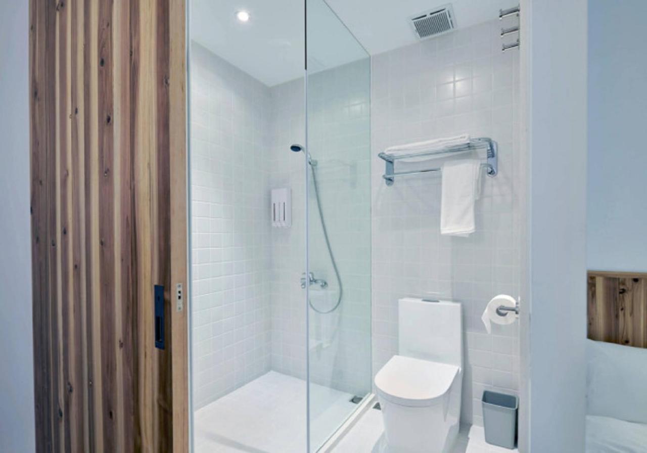 Star Hostel Taichung Parklane Екстер'єр фото